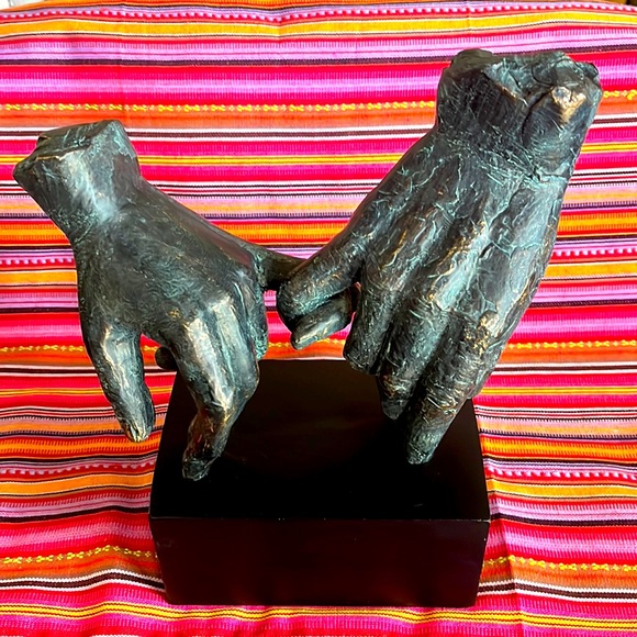 Holding Hands/Interlocking Pinky Fingers Sculpture - Picture 2 of 10